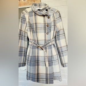 Beautiful women’s BCX pea coat. Heavyweight. Grays and tans. Like new condition.